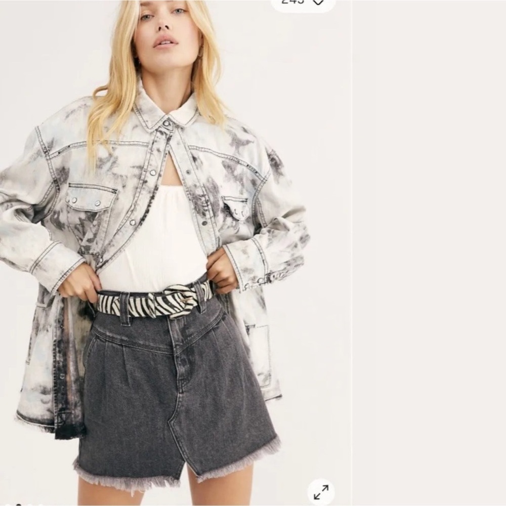 Free People lovestruck tie dye denim acid wash button down size medium